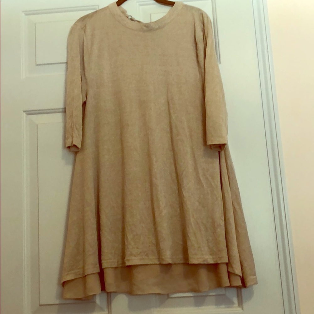 Light weight tunic with mock neck/key hole back